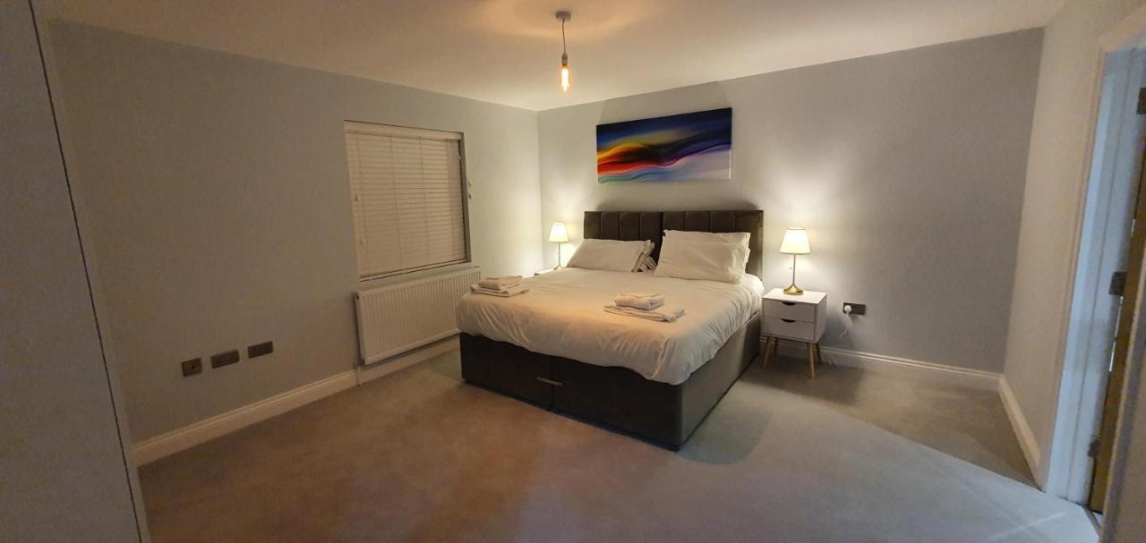 Garland Modern Spacious Apartment, Brentwood 1 Exterior photo